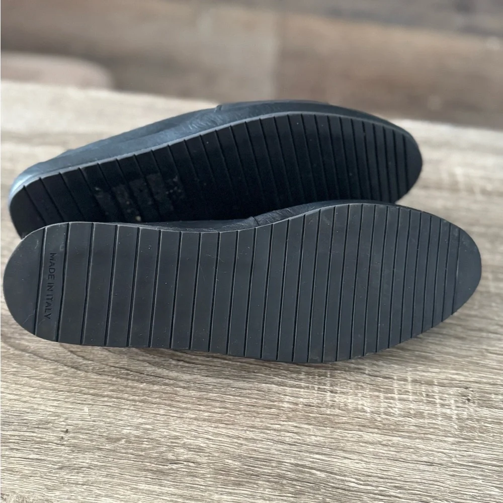 Elegant Black Leather Loafers with Tassels - Picture 7 of 9